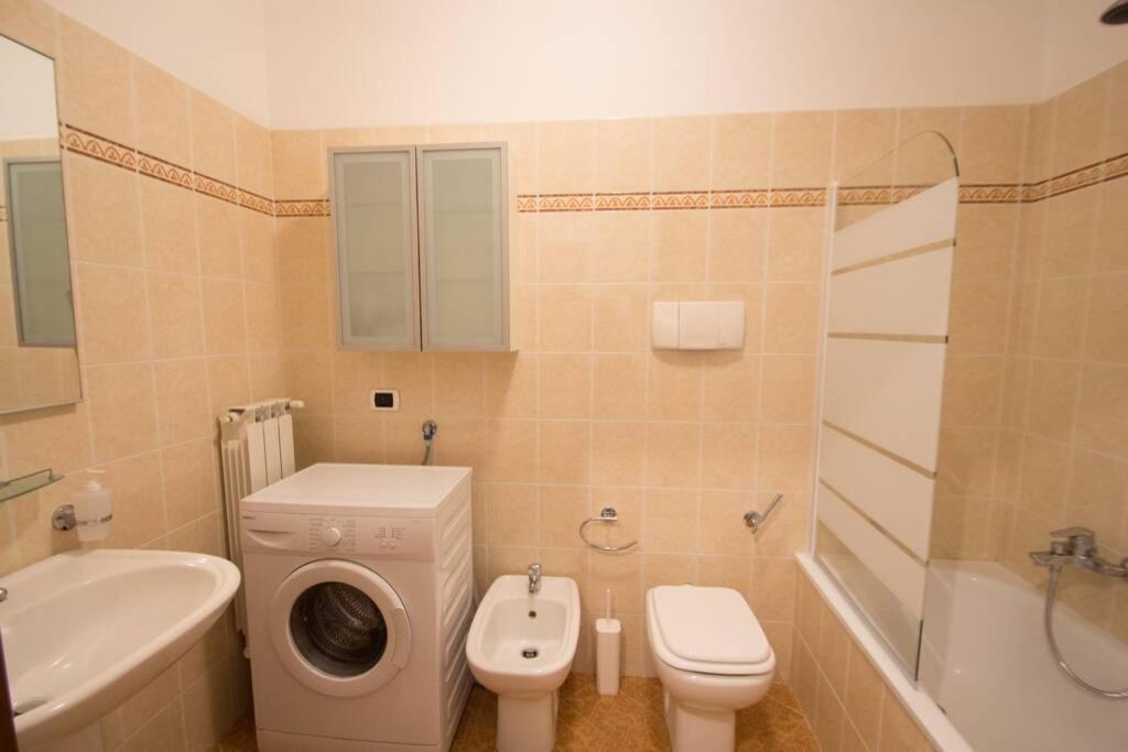 Appartamento Ristrutturato Con Terrazzo ヴァラッツェ エクステリア 写真