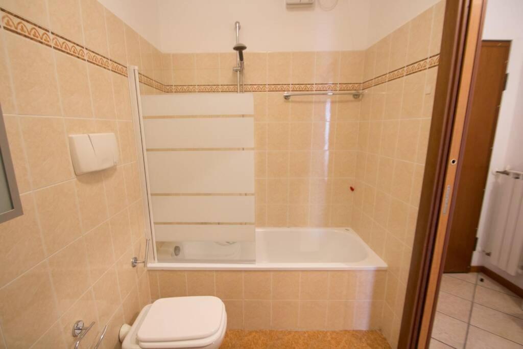 Appartamento Ristrutturato Con Terrazzo ヴァラッツェ エクステリア 写真